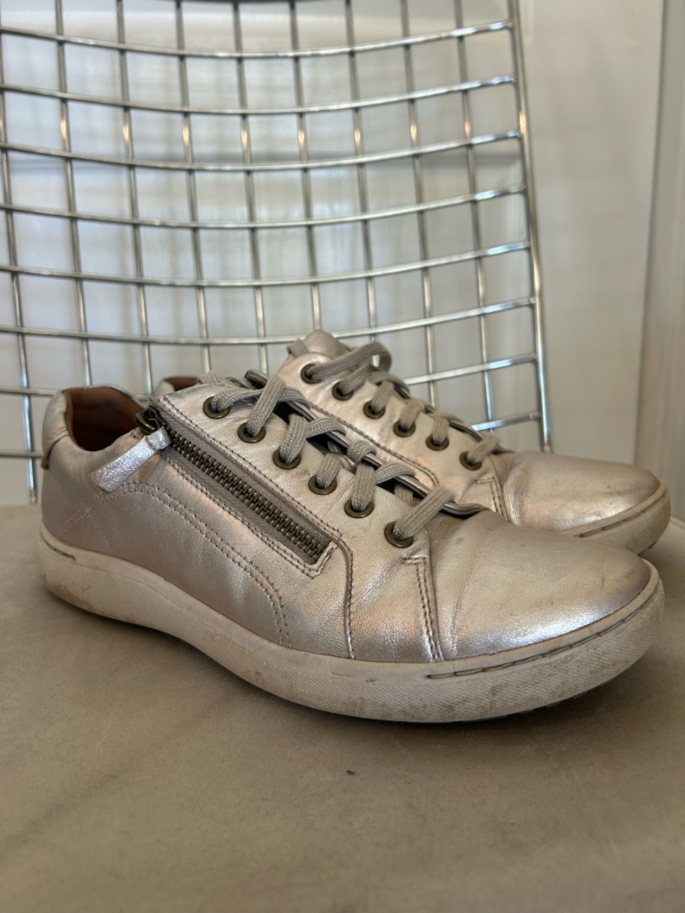 Clarks sneakers size 9 Gold Rose Lace Up